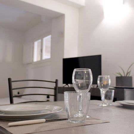 Sky Loft Airport - Modern Apt 1St Floor Appartement Bologna Buitenkant foto